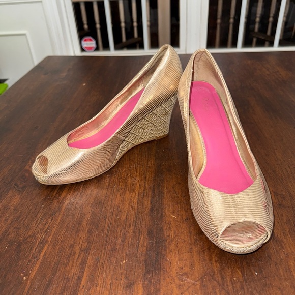 Lilly Pulitzer Gold Leather Metallic Wedge Heels Size 10M - Picture 1 of 9
